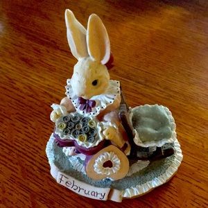 Bunny Toes figurine is Molly sweet wishes 1995
